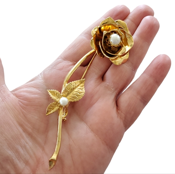 Large Mid Century Modern Gold and Pearl Rose Brooch/Lapel Pin - Picture 1 of 10